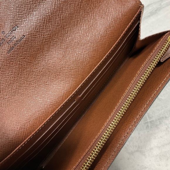 Sold Louis Vuitton Sarah Wallet Monogram - Picture 9 of 14